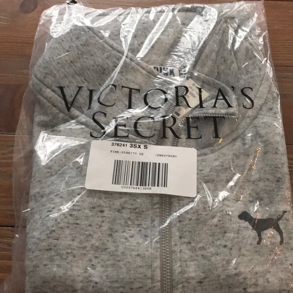 🌸NEW VS PINK Varsity Quarter Zip Sweatshirt - Picture 3 of 3